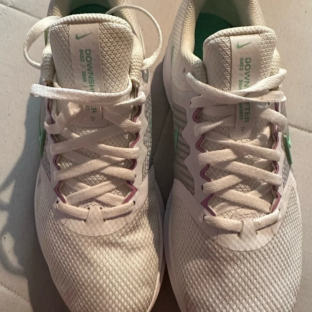 Nike Women's White and Mint Athletic Shoes